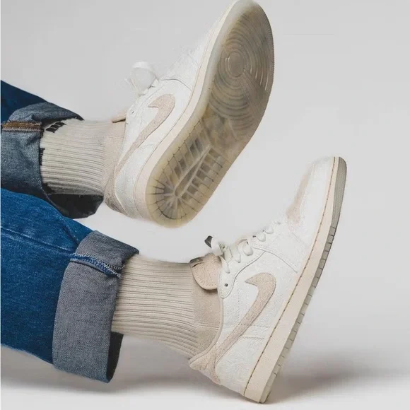 Chris Paul x Air Jordan 1 Low OG "Give Them Flowers" - Picture 3 of 10